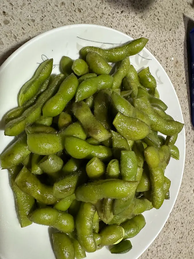 Emerald green saltwater edamame (super hot snack at the night market) step 0