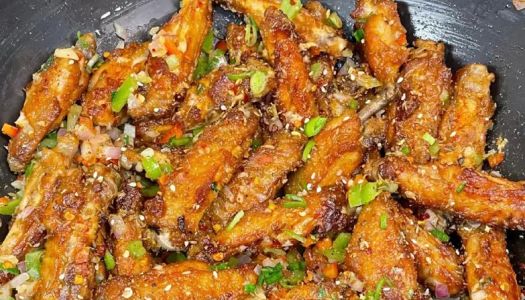 Salt-and-pepper chicken wings (meat, snack dish)