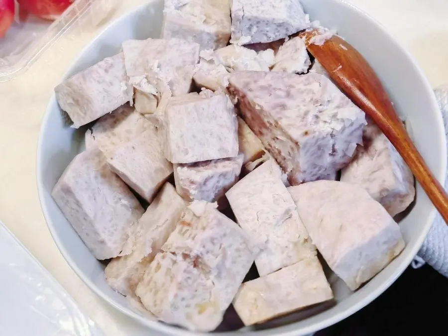 Glutinous taro mochi step 0