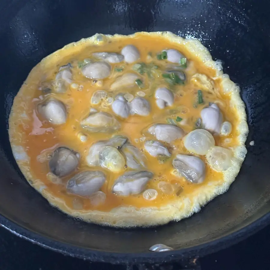 If you have your hands, you will have an oyster omelette that Fujian people love to eat step 0