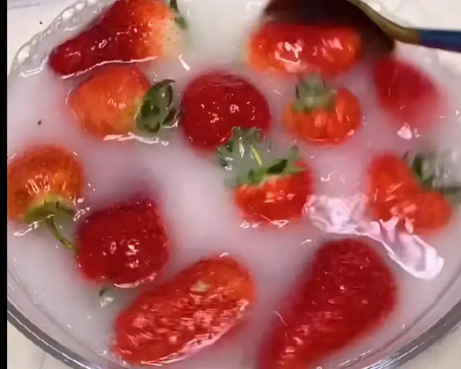 Frozen strawberries (snack) step 0