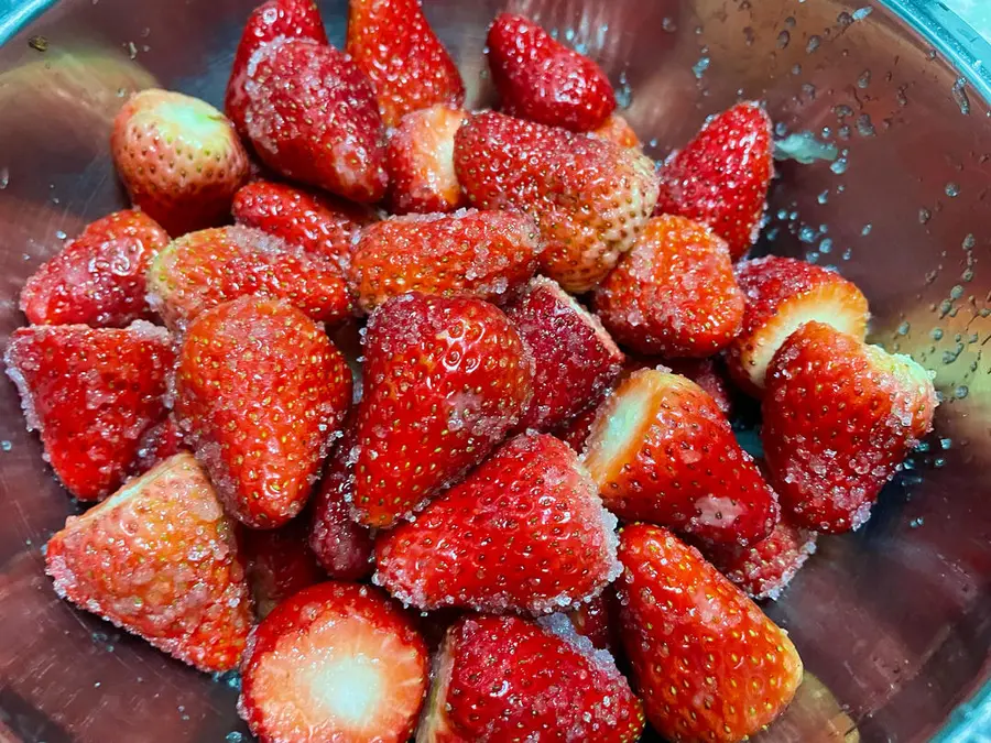 Frozen strawberries (snack) step 0