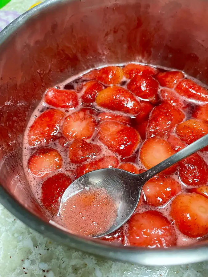 Frozen strawberries (snack) step 0