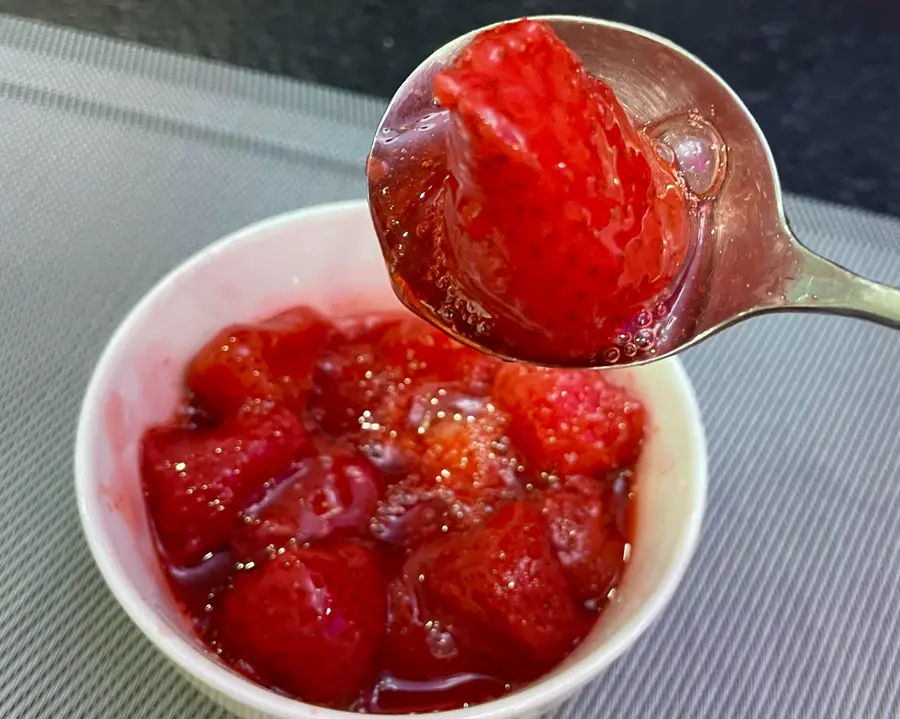 Frozen strawberries (snack) step 0