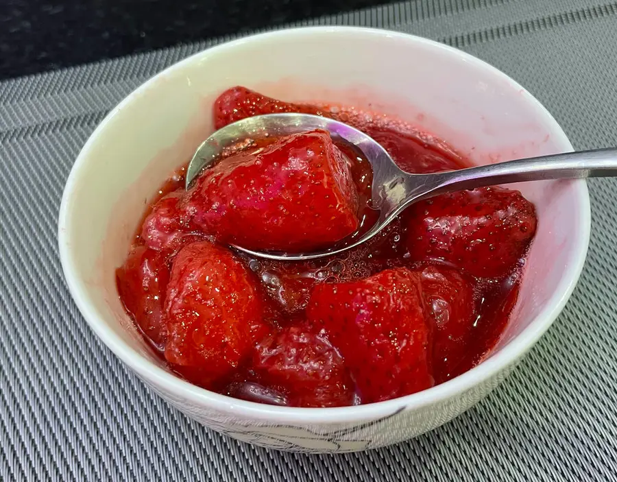 Frozen strawberries (snack)