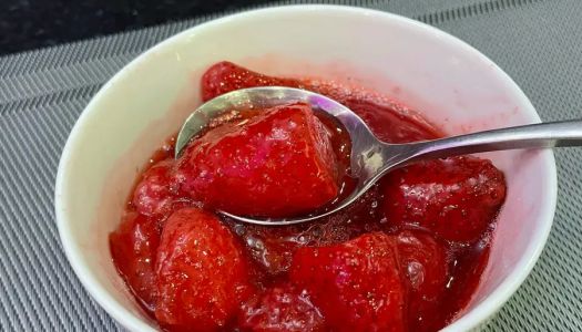 Frozen strawberries (snack)