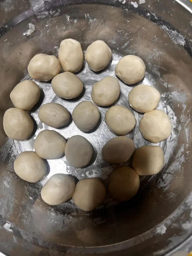 Yunnan special crispy bun (chives and pork) step 0