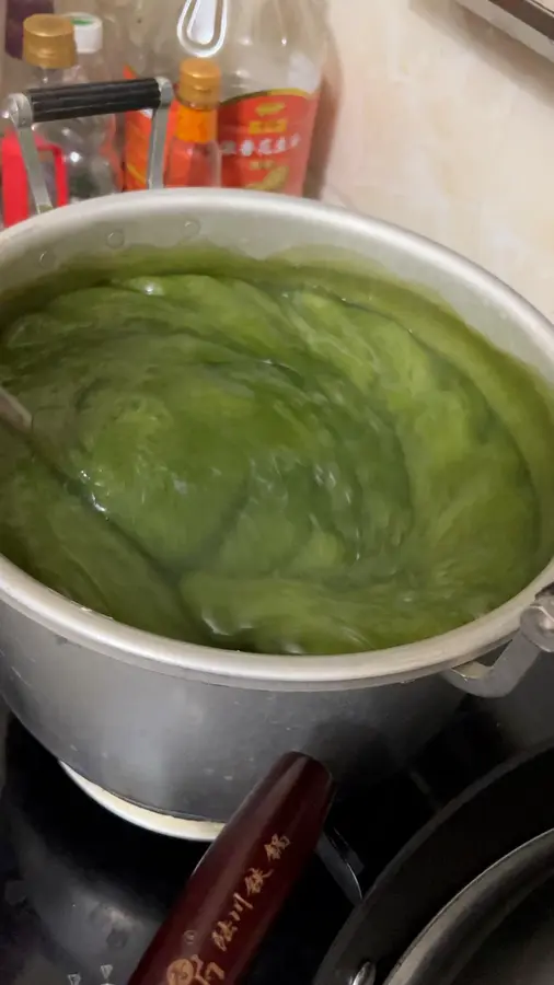 Cantonese specialty snack - green jelly step 0