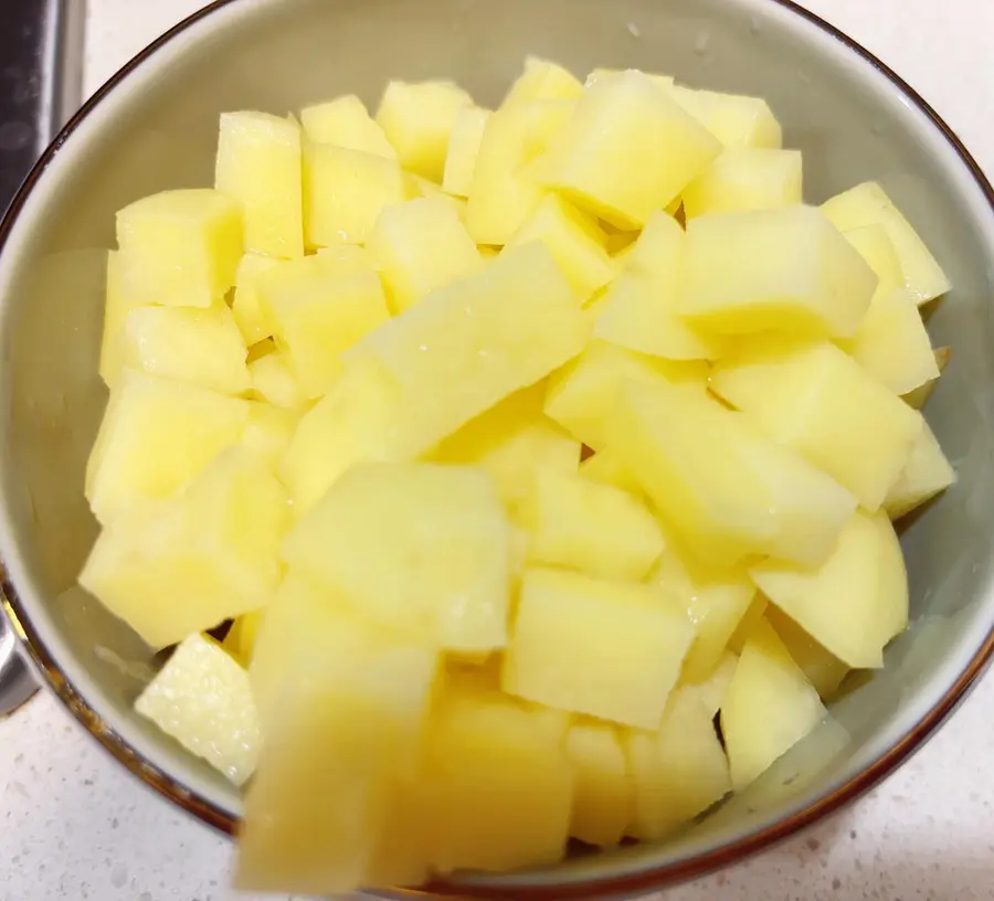 Mom... I'm going to faint with incense [Cumin Potato Ham Beef Cubes] [Special Snack Series 1] step 0