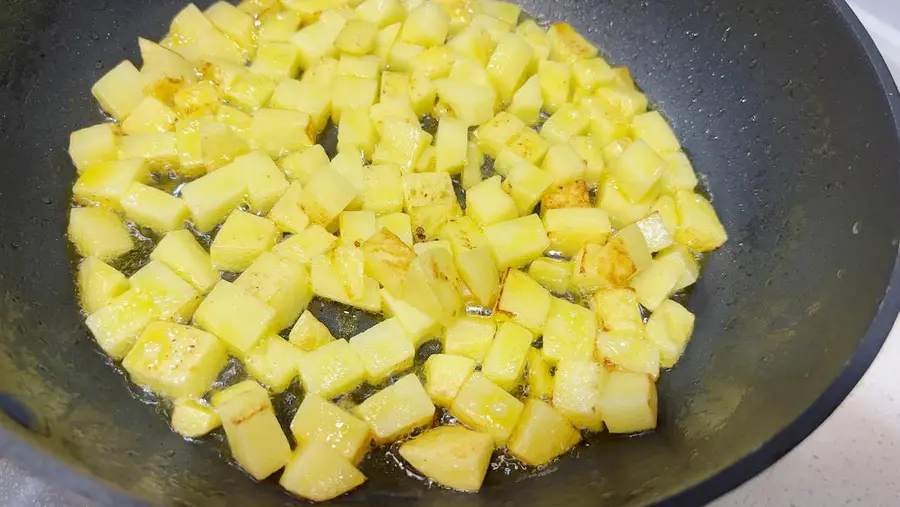 Mom... I'm going to faint with incense [Cumin Potato Ham Beef Cubes] [Special Snack Series 1] step 0