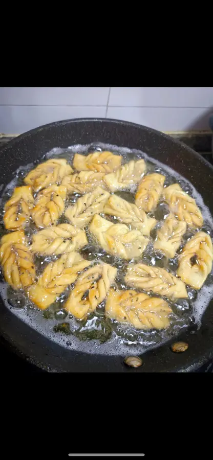 Deep-fried hemp leaf (fried snack) step 0