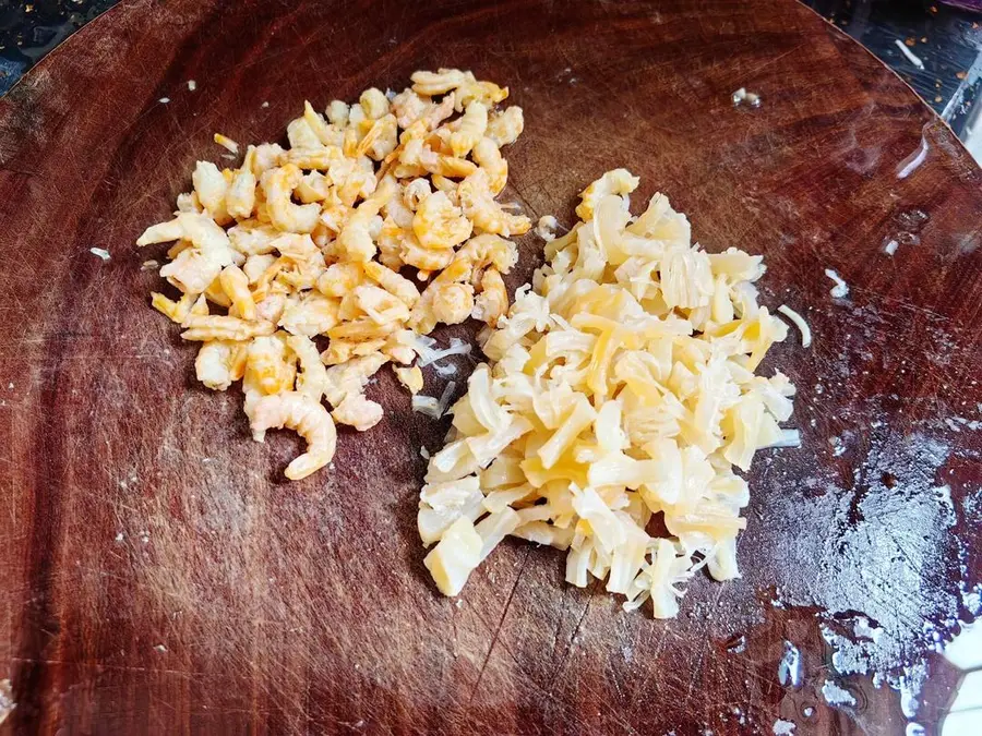 Pan-fried carrot cake step 0