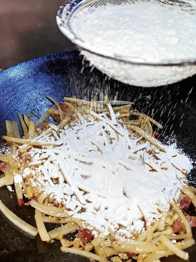 Pan-fried carrot cake step 0