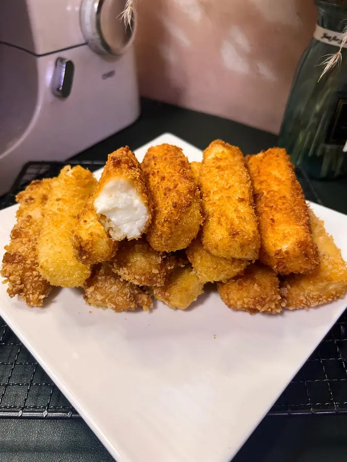 Crunchy breadcrumbs, crispy crust, fried fresh milk step 0