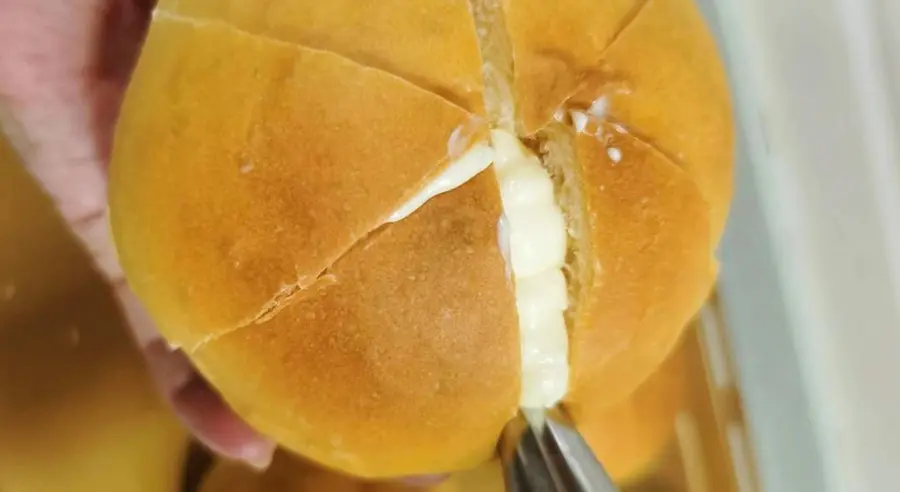 [Crispy on the outside and soft on the inside, salty and fragrant] garlic cheese bun step 0