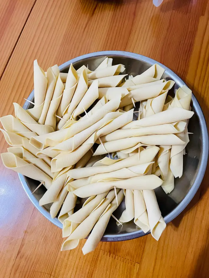 Northeast snack: chicken soup and tofu skewers step 0