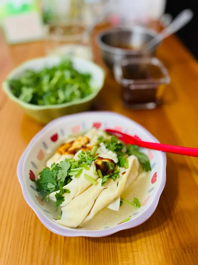 Northeast snack: chicken soup and tofu skewers