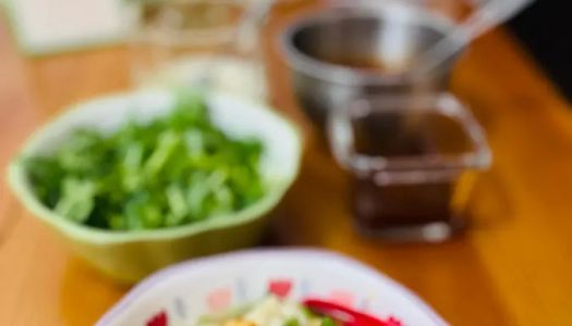 Northeast snack: chicken soup and tofu skewers