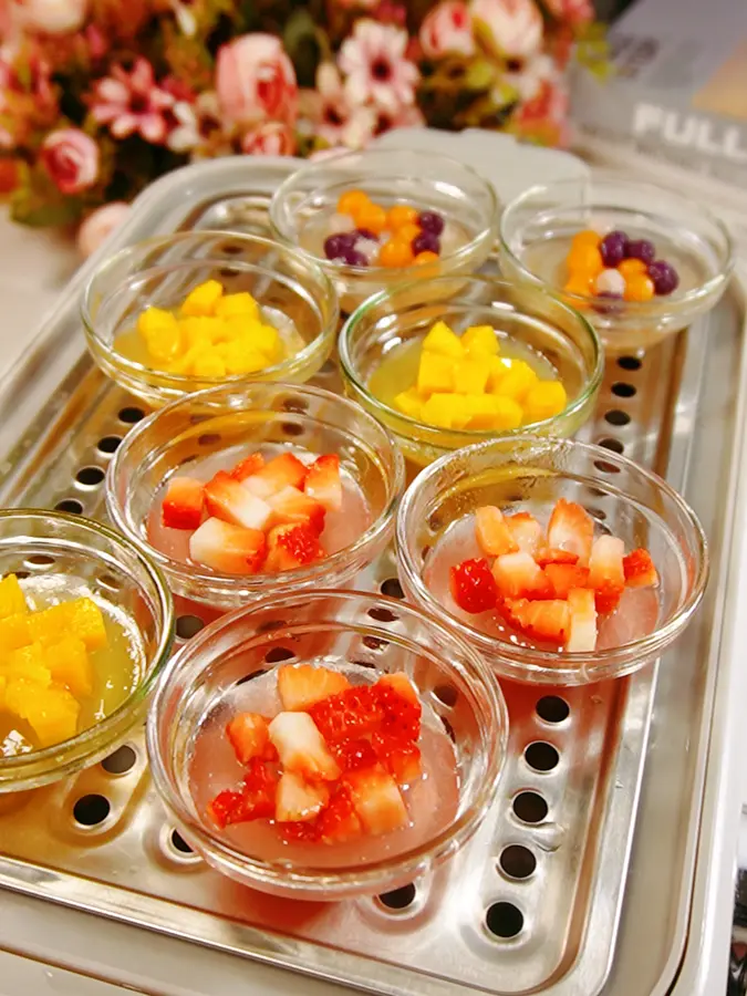 Homemade Cantonese snacks, multi-flavored, crystal bowl cakes, sweet and delicious step 0