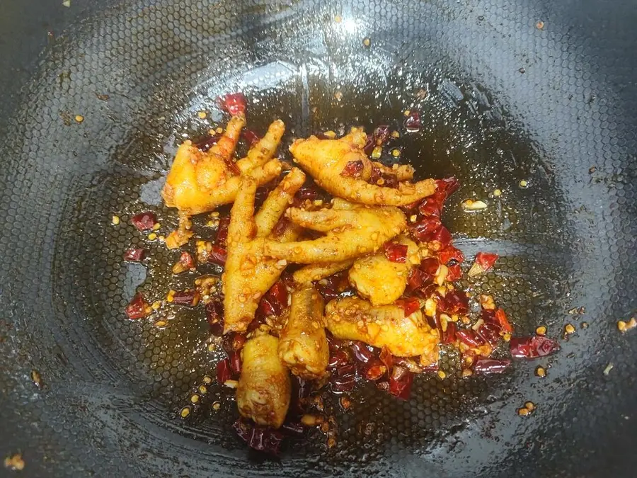 Cumin spicy chicken feet snack supper step 0