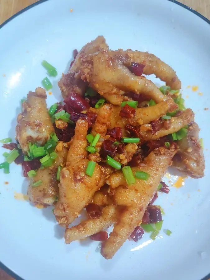 Cumin spicy chicken feet snack supper step 0