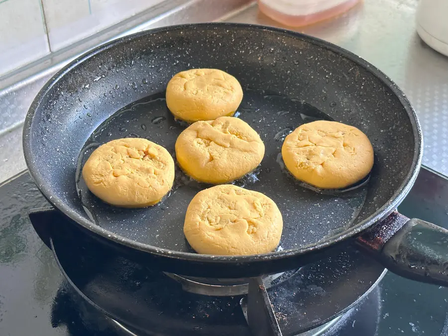 Shanghai local snacks: rice melon cake / pumpkin cake / pumpkin cake step 0