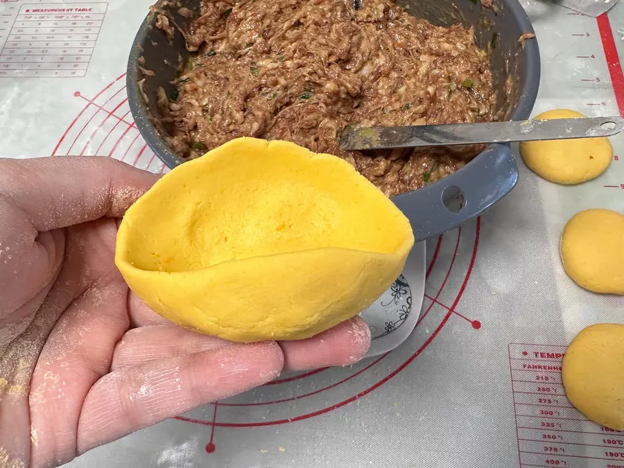 Shanghai local snacks: rice melon cake / pumpkin cake / pumpkin cake step 0