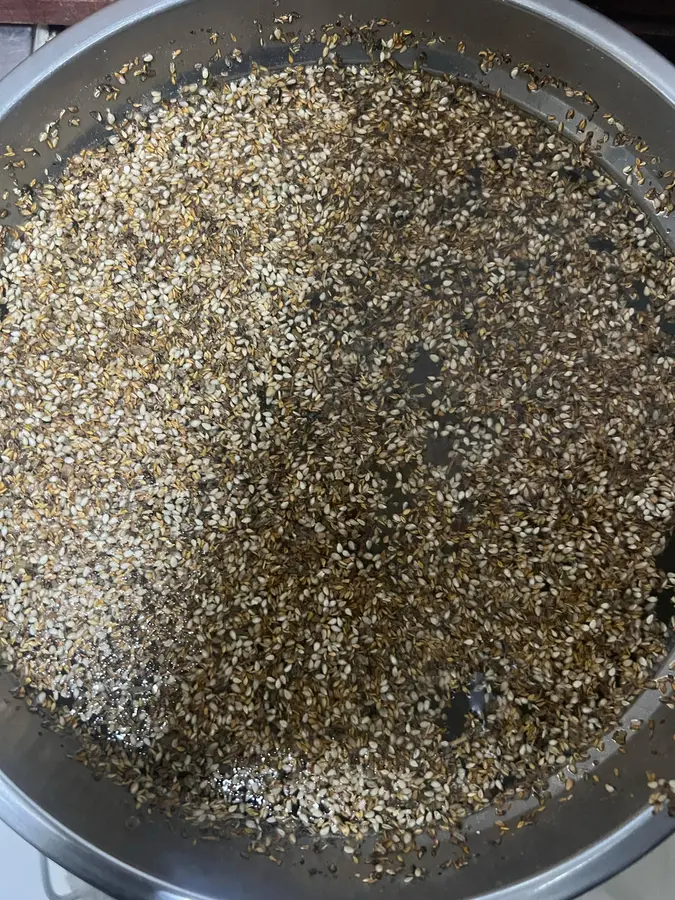 Homemade tahini (consumes natural gray white sesame seeds) step 0