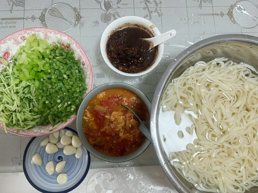 Old Beijing Tomato Egg Beat Lo Mein / Soy Sauce Egg Noodles (From Snacks to Large Hand-Rolled Noodles) step 0