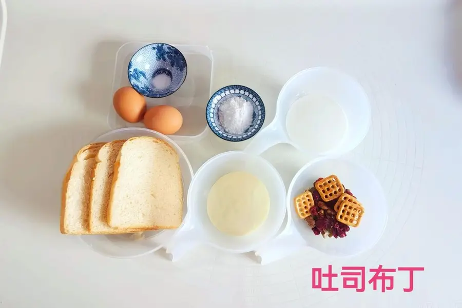  Toast should be eaten like this â€“ it's easy and quick, and it's tastier than cake (with universal custard sauce) step 0