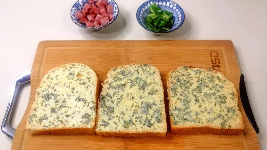  Toast should be eaten like this â€“ it's easy and quick, and it's tastier than cake (with universal custard sauce) step 0