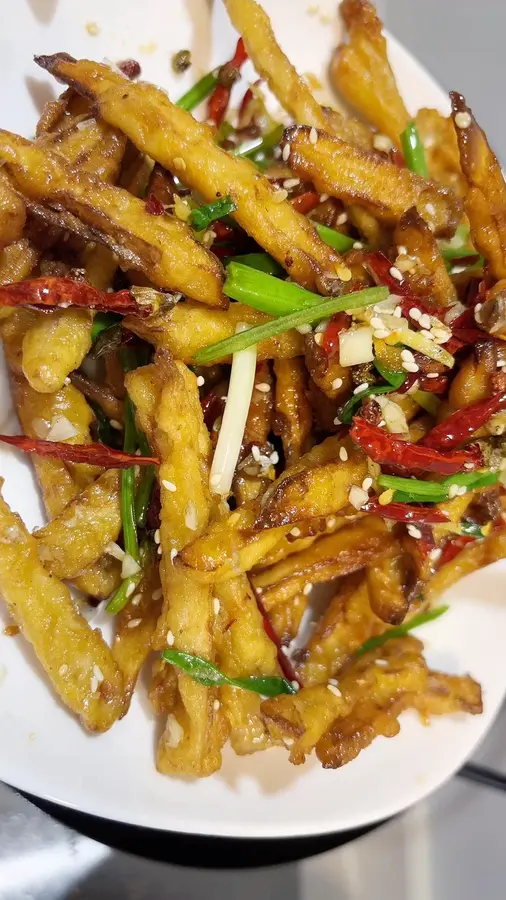 No section of lotus root can walk out of Hubei alive - Hubei famous dish spicy and fragrant [dry stir-fried lotus root] [home cooking series 10] step 0