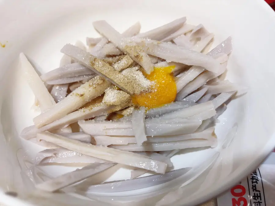 No section of lotus root can walk out of Hubei alive - Hubei famous dish spicy and fragrant [dry stir-fried lotus root] [home cooking series 10] step 0