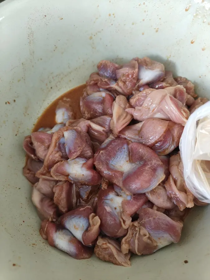 Snacks with wine, roast chicken gizzards, New Year's snacks step 0