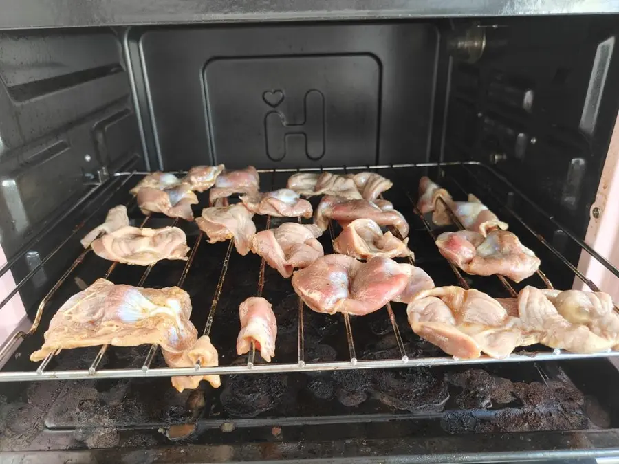 Snacks with wine, roast chicken gizzards, New Year's snacks step 0