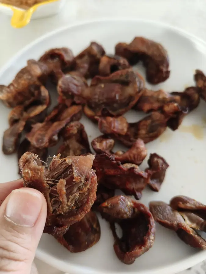 Snacks with wine, roast chicken gizzards, New Year's snacks