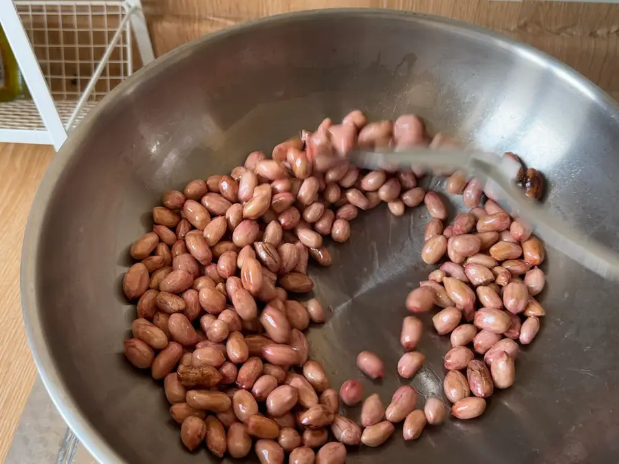 Crunchy fried peanuts step 0