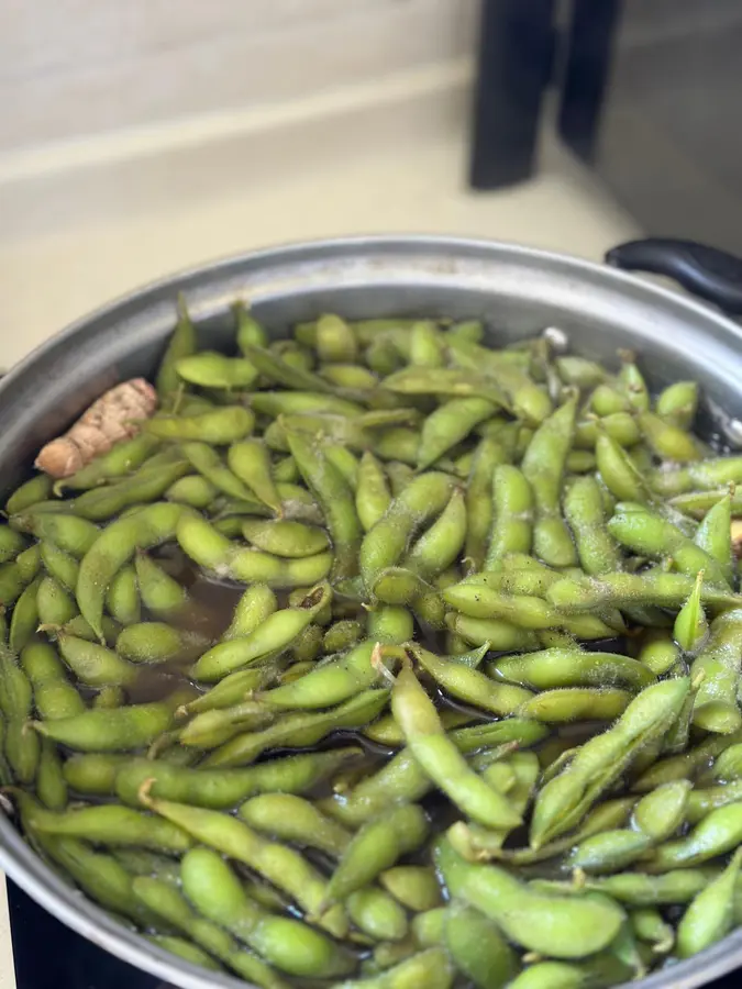 Spiced edamame as a snack in summer step 0