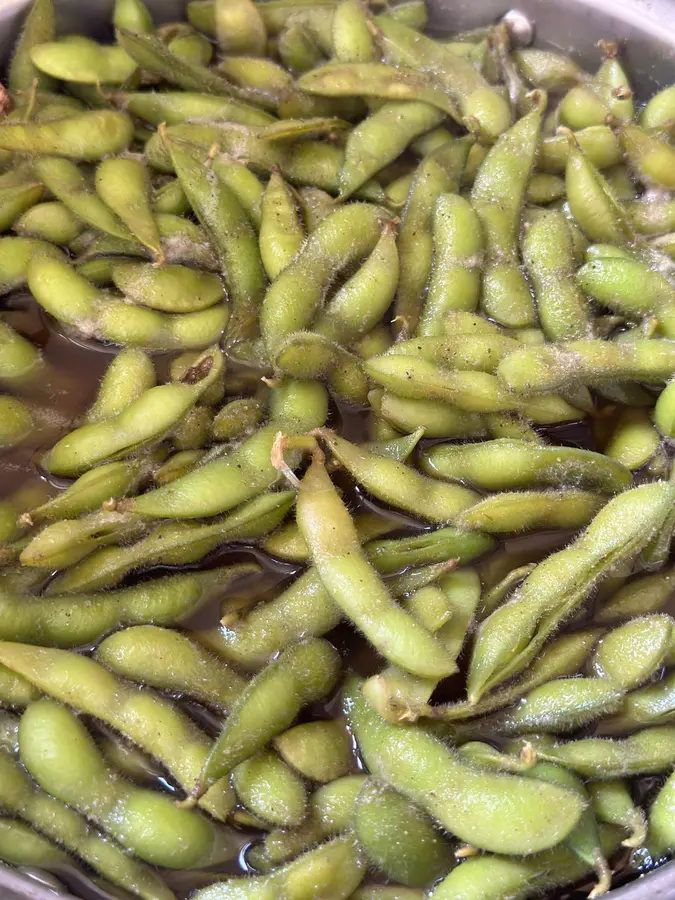 Spiced edamame as a snack in summer step 0