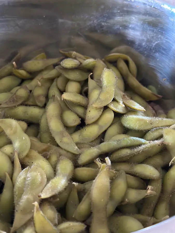 Spiced edamame as a snack in summer