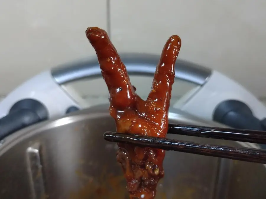 Spicy chicken feet step 0