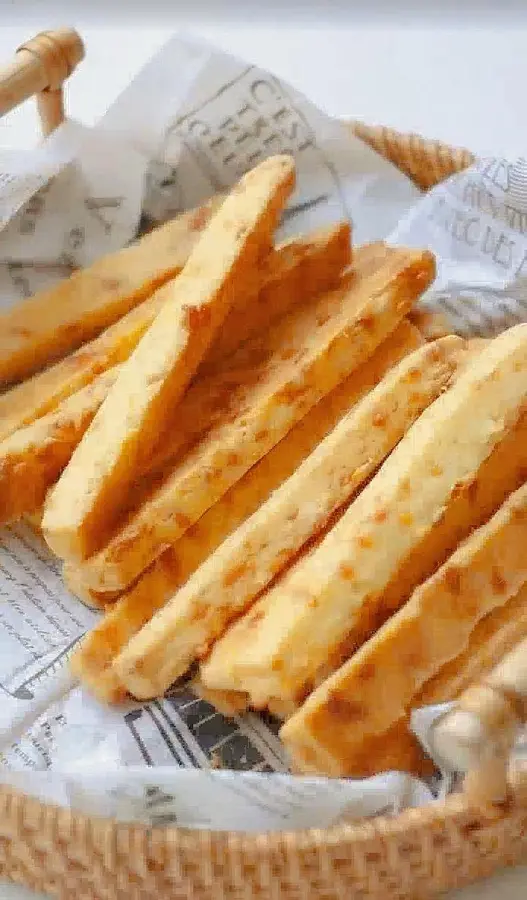 Crispy to the end of the cheese  cookie strips