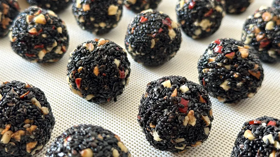 New Year's snacks: walnut, red dates, honey, sesame balls step 0