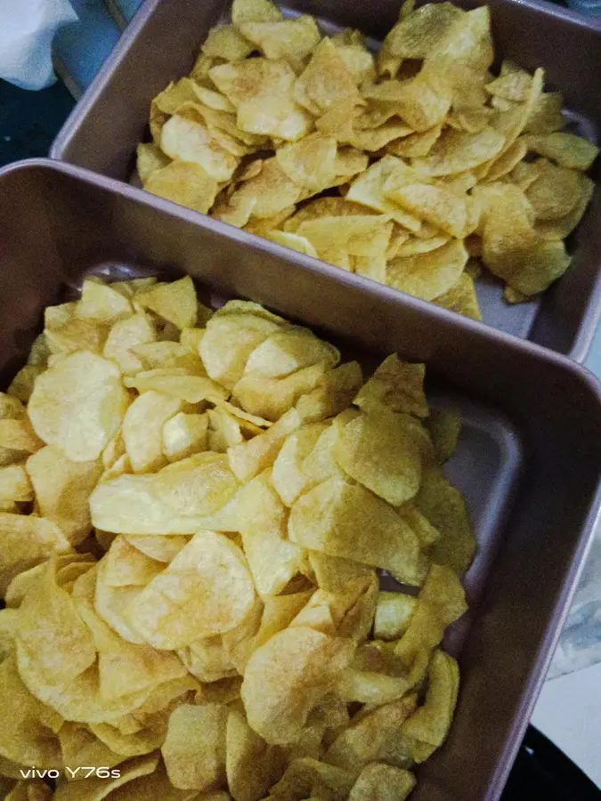 Homemade potato chips (sold outside in spikes) step 0