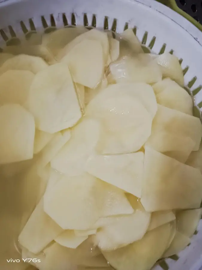 Homemade potato chips (sold outside in spikes) step 0