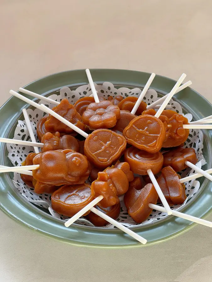 | No added kumquat apple lollipops