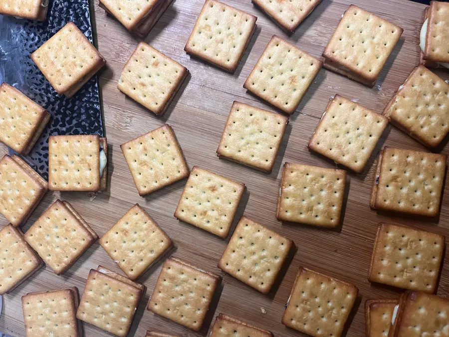 Cranberry nougat biscuits step 0