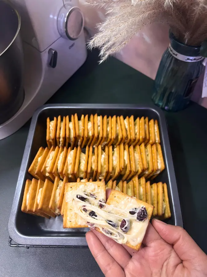 Cranberry nougat biscuits step 0