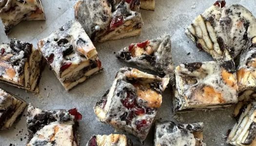 Oreo cranberry snowflake crisp