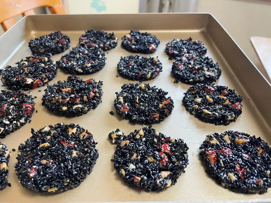 Healthy snacks
Black sesame walnut and red date shortbread step 0